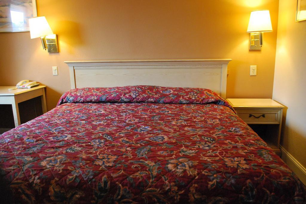 Bama Inn Huntsville Δωμάτιο φωτογραφία